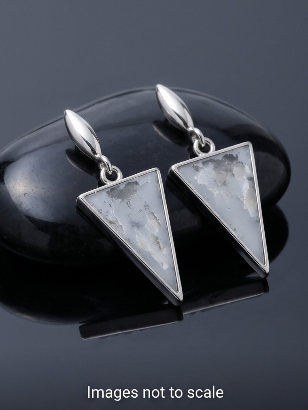 #525 HAND CRAFTED Earrings handcrafted handmade Resin Silver Tone Metalic Silver